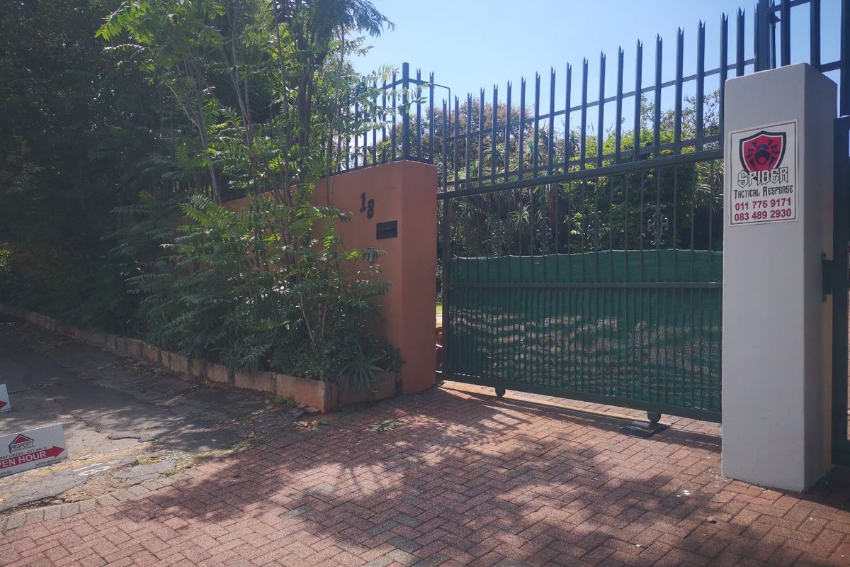 Charming 4-Bedroom Family Home with Pool, Cottage & Modern Finishes! - Photo 5