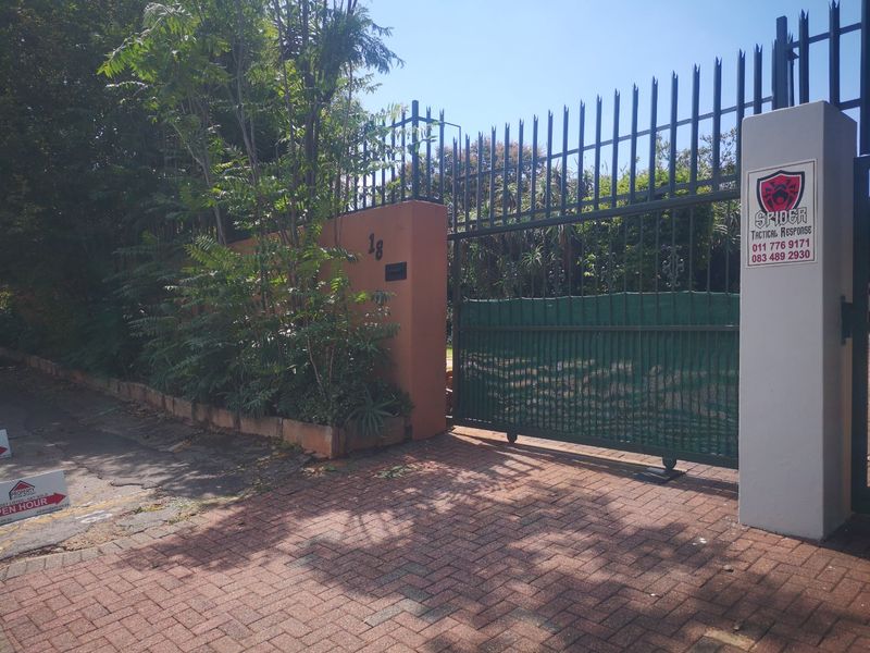 Charming 4-Bedroom Family Home with Pool, Cottage & Modern Finishes! - Photo 5