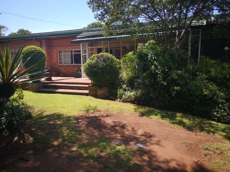 Charming 4-Bedroom Family Home with Pool, Cottage & Modern Finishes! - Photo 2