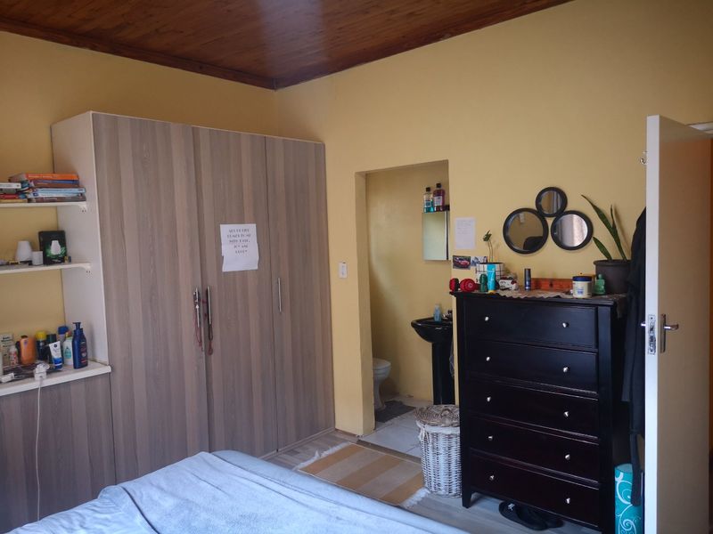 Charming 4-Bedroom Family Home with Pool, Cottage & Modern Finishes! - Photo 10