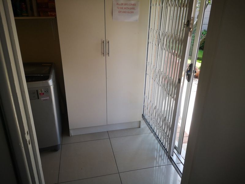 Charming 4-Bedroom Family Home with Pool, Cottage & Modern Finishes! - Photo 9