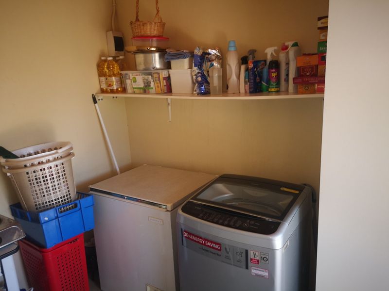 Charming 4-Bedroom Family Home with Pool, Cottage & Modern Finishes! - Photo 7