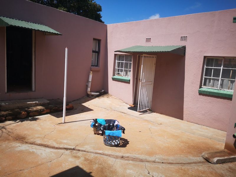 Charming 4-Bedroom Family Home with Pool, Cottage & Modern Finishes! - Photo 8