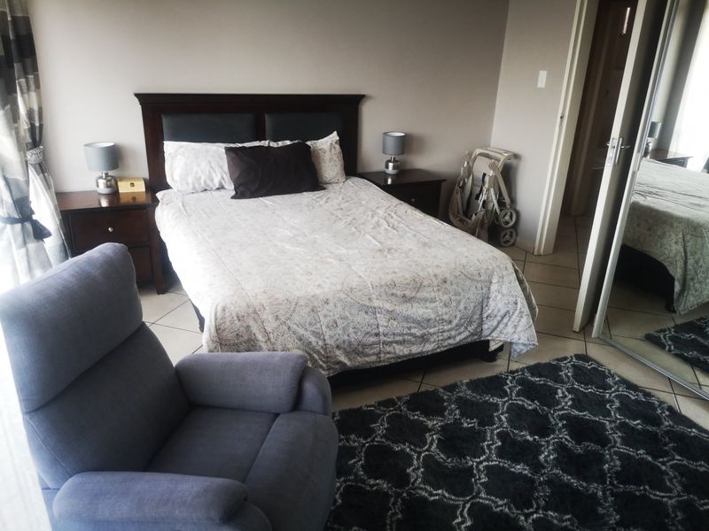 2 Bedroom upstairs unit. - Photo 6