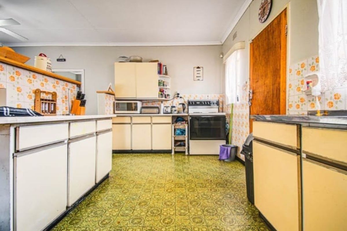 Comfortable 3-Bedroom Home with Granny Flat - Perfect for Dual Living! - Photo 2