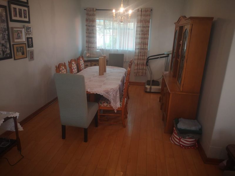 Welcome to Your Family Oasis and Investor's Dream!  - Photo 9