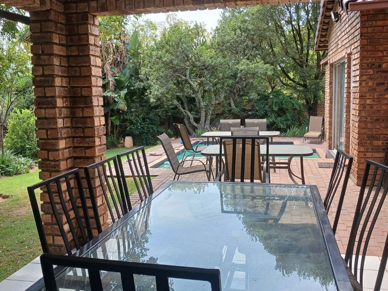 "Spacious 6-Bedroom House with Unique Features - For Sale!" - Photo 4