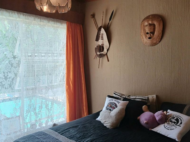 "Spacious 6-Bedroom House with Unique Features - For Sale!" - Photo 10