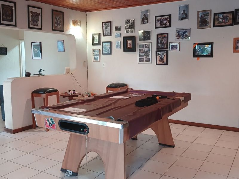 "Spacious 6-Bedroom House with Unique Features - For Sale!" - Photo 5