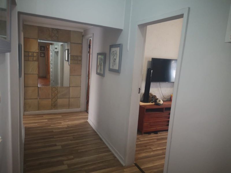 "Enchanting Family Home with Medieval Flair" - Photo 8