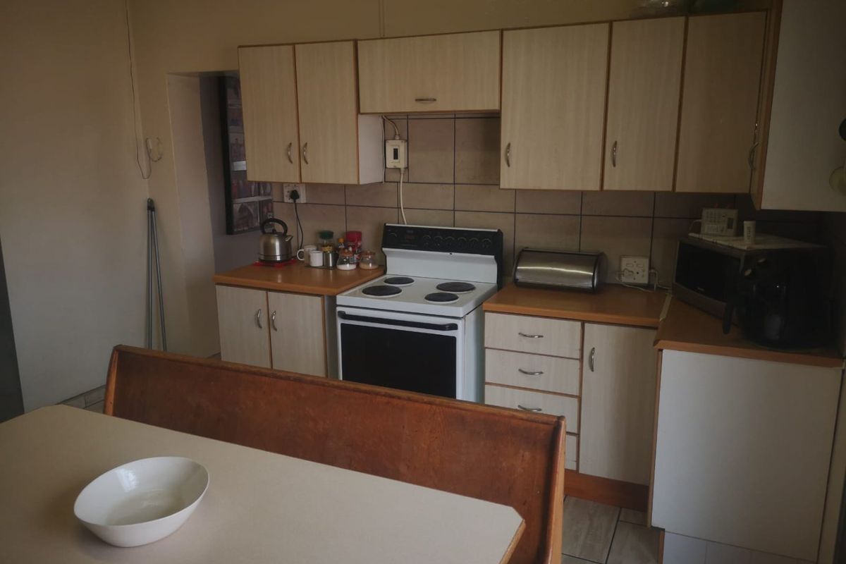 "Enchanting Family Home with Medieval Flair" - Photo 3