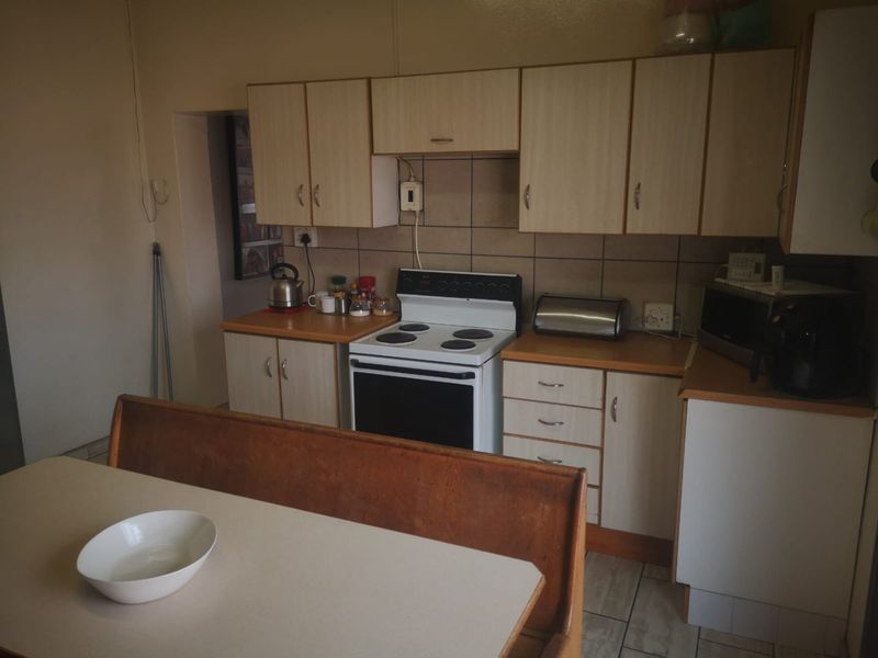 "Enchanting Family Home with Medieval Flair" - Photo 3