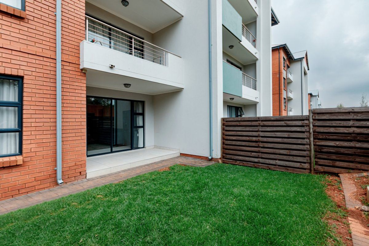 "Modern 2-Bed Flat with Pool and Security" - Photo 3
