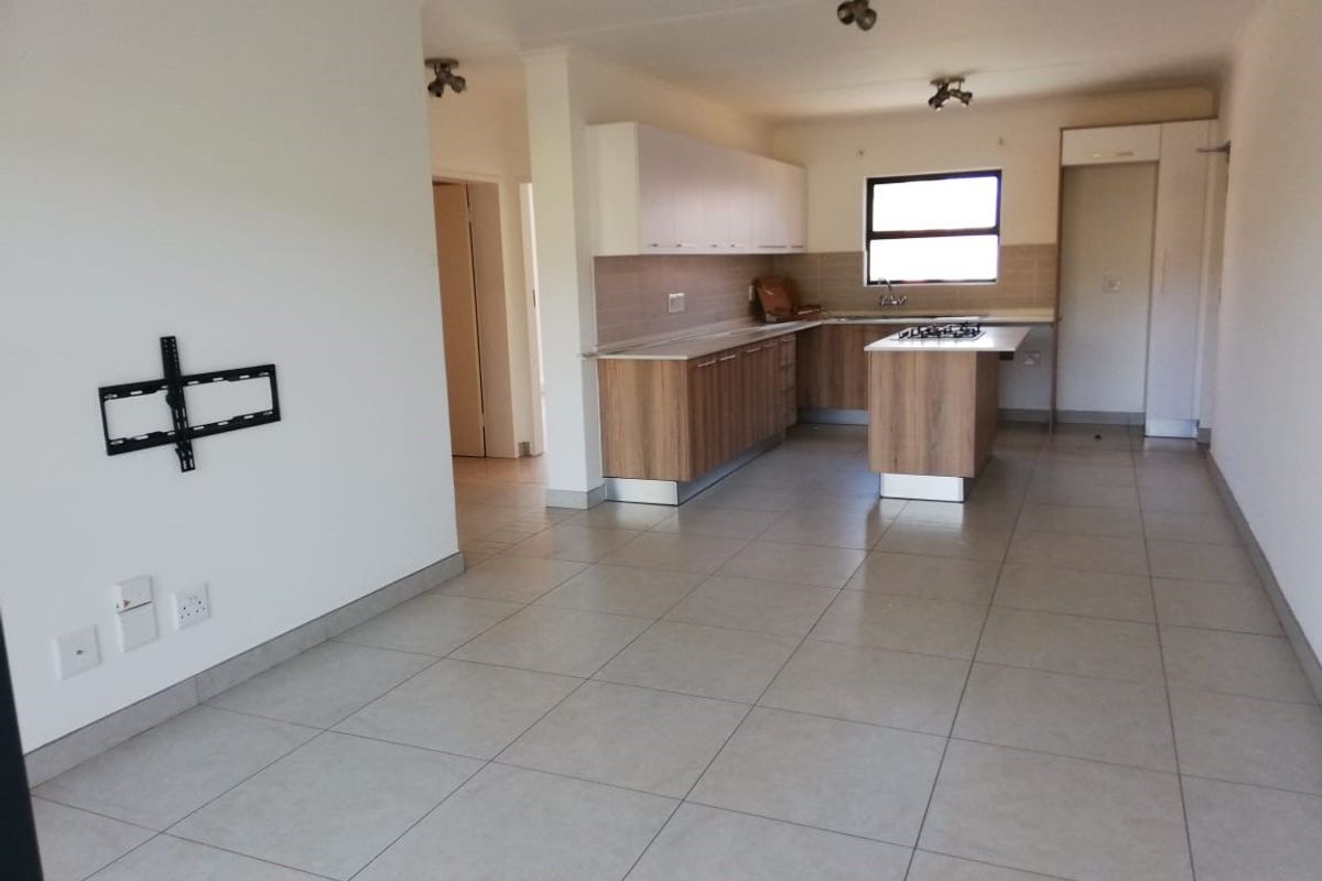 "Modern 2-Bed Flat with Pool and Security" - Photo 2