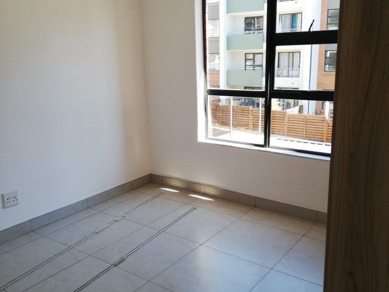 "Modern 2-Bed Flat with Pool and Security" - Photo 10