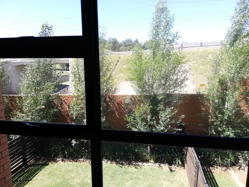 "Modern 2-Bed Flat with Pool and Security" - Photo 8
