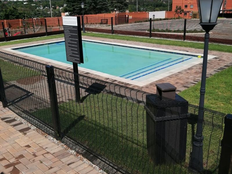 "Modern 2-Bed Flat with Pool and Security" - Photo 9