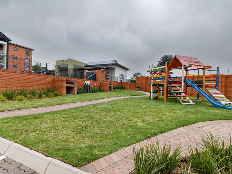 "Modern 2-Bed Flat with Pool and Security" - Photo 7