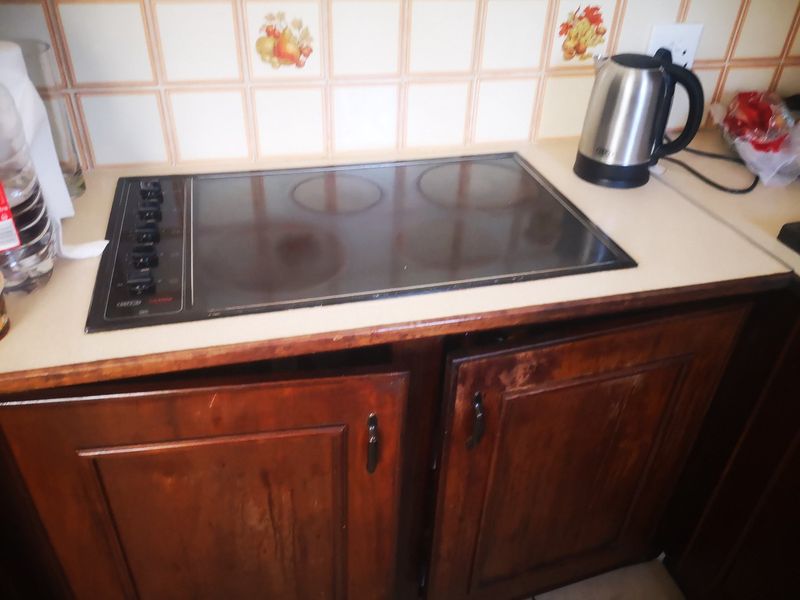 Charming Family Home with Pool and Flatlet - Photo 6