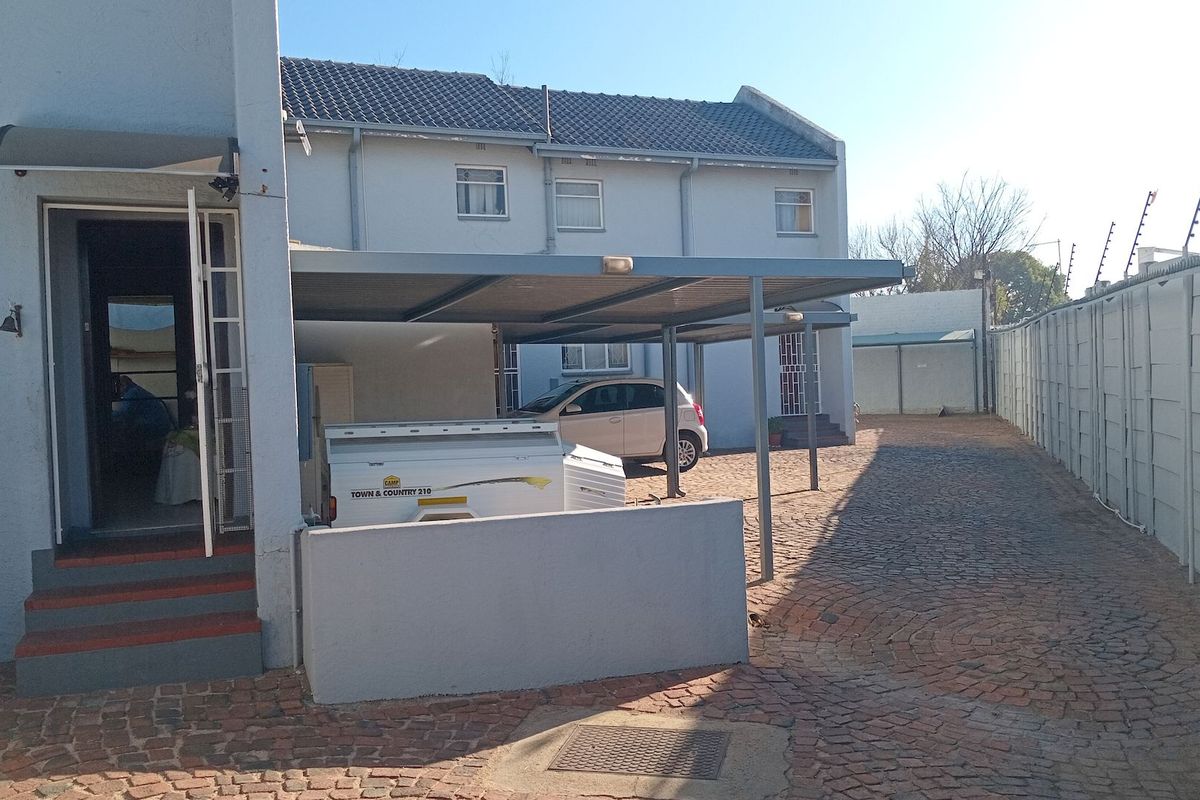 Cozy 2-Bedroom Duplex with Garden and Braai Area - Photo 5