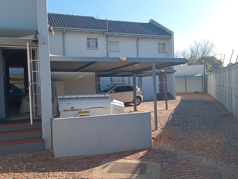 Cozy 2-Bedroom Duplex with Garden and Braai Area - Photo 5