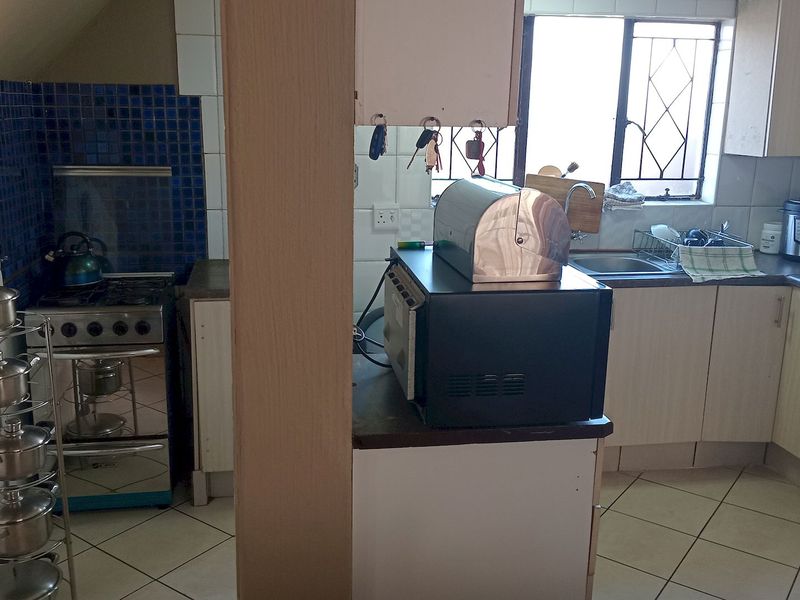 Cozy 2-Bedroom Duplex with Garden and Braai Area - Photo 9