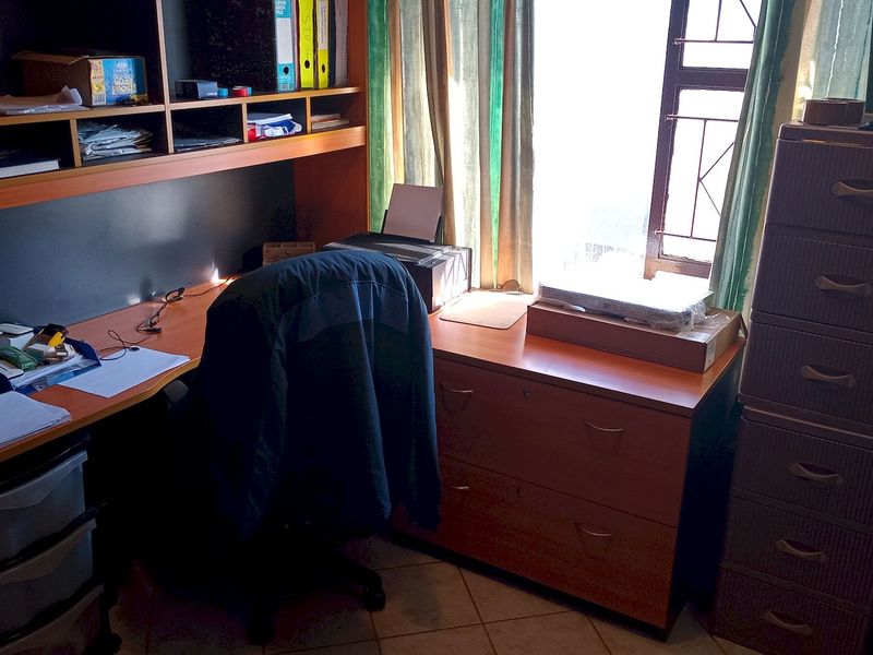 Cozy 2-Bedroom Duplex with Garden and Braai Area - Photo 6