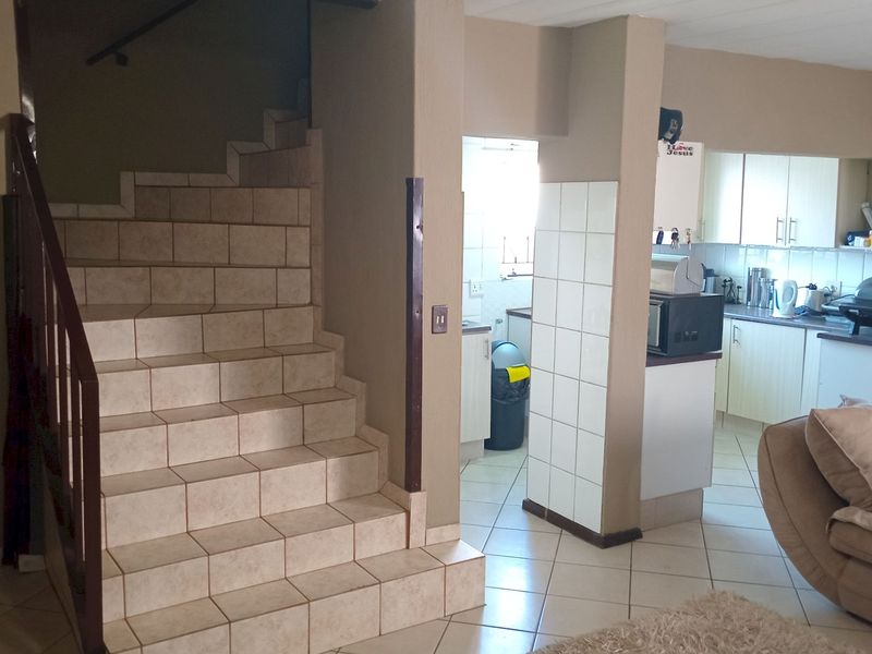 Cozy 2-Bedroom Duplex with Garden and Braai Area - Photo 2