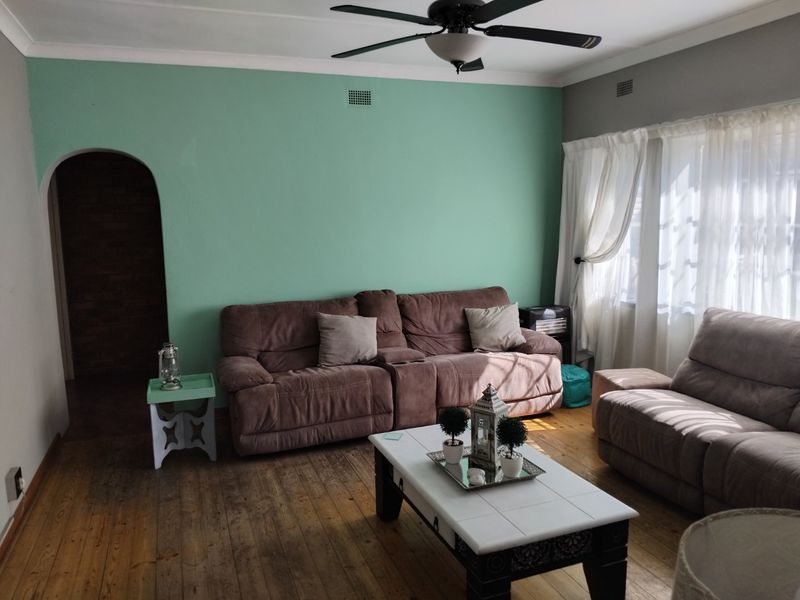 Charming 3-Bedroom Family Home for Sale - Photo 5