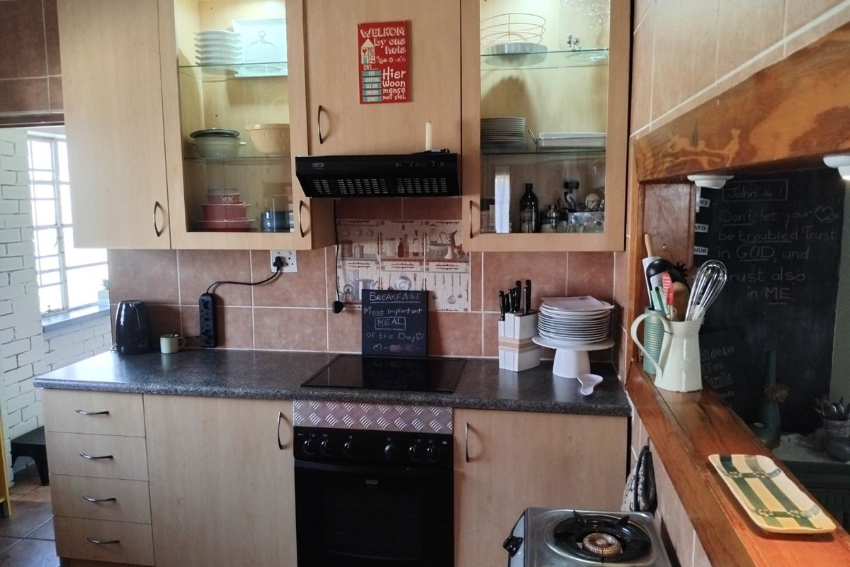 Charming 3-Bedroom Family Home for Sale - Photo 4