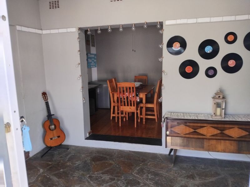 Charming 3-Bedroom Family Home for Sale - Photo 9