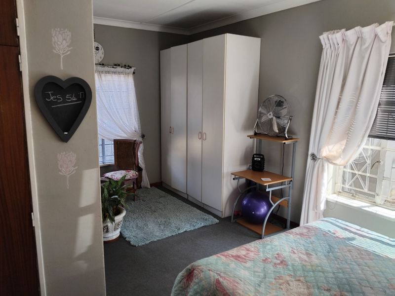 Charming 3-Bedroom Family Home for Sale - Photo 7