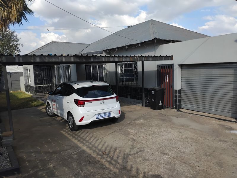 Stunning Family Home in Fishers Hill, Germiston - Photo 2