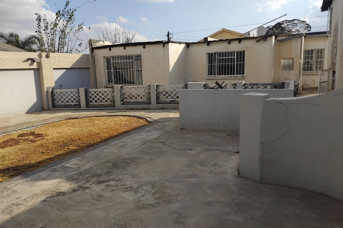 Stunning Family Home in Fishers Hill, Germiston - Photo 5