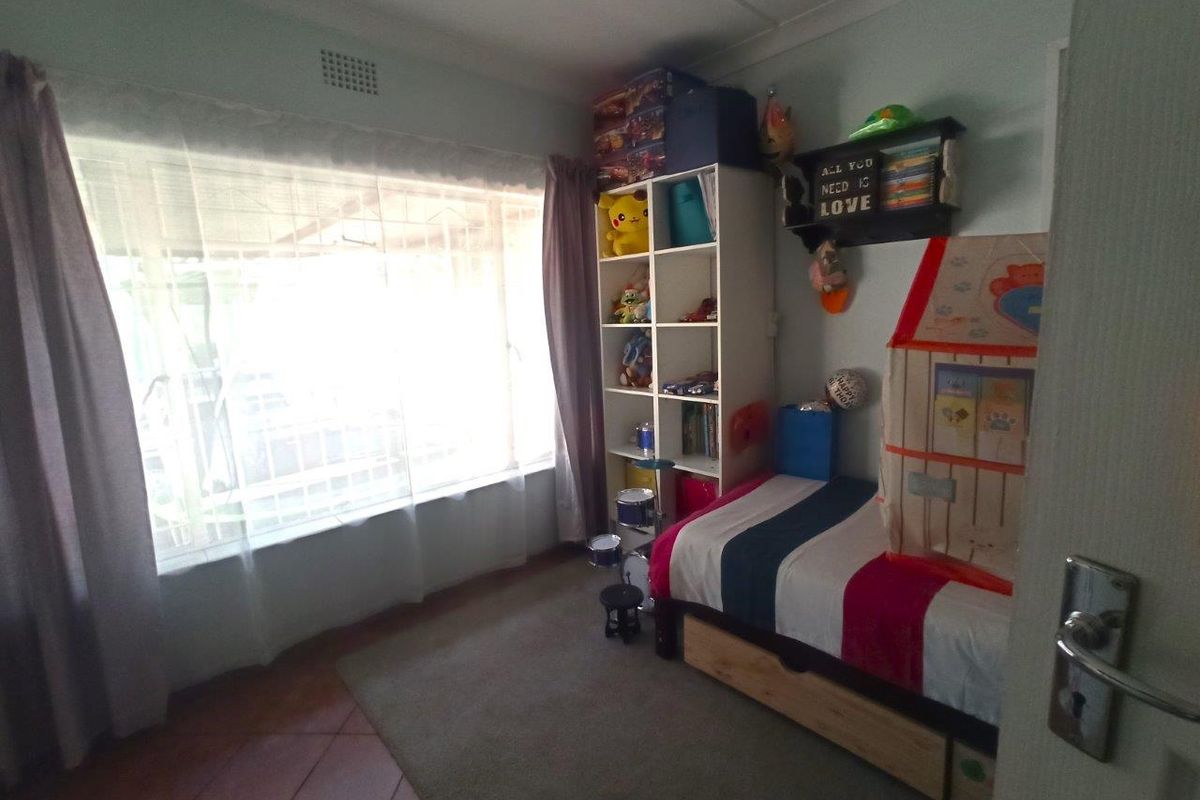 Charming 3-Bedroom Home with Garden and Jungle Gym - Photo 5
