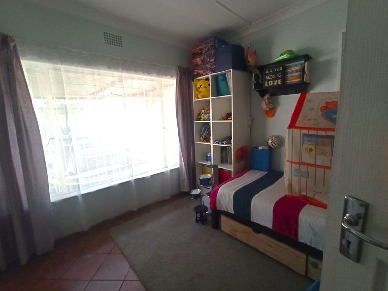 Charming 3-Bedroom Home with Garden and Jungle Gym - Photo 5