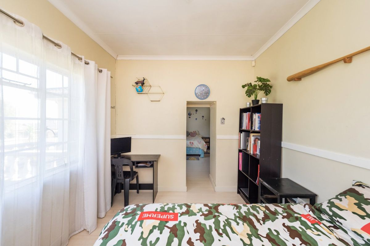 Charming 3-Bedroom House with Granny Flat and Pool - Photo 5