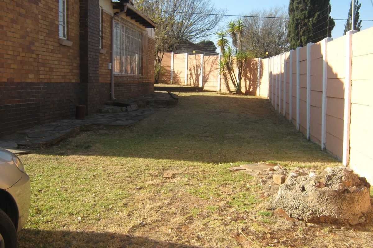 Modern 3-Bedroom Home with Braai Area and Excellent Security - Photo 4