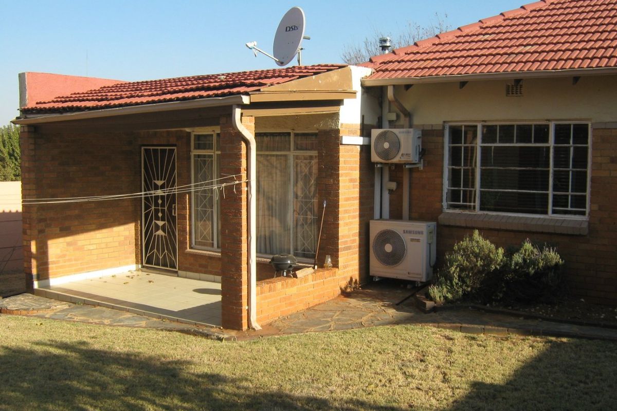 Modern 3-Bedroom Home with Braai Area and Excellent Security - Photo 2
