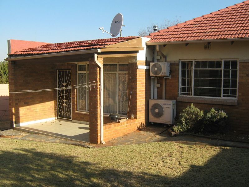 Modern 3-Bedroom Home with Braai Area and Excellent Security - Photo 2