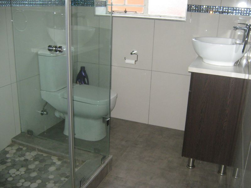 Modern 3-Bedroom Home with Braai Area and Excellent Security - Photo 10