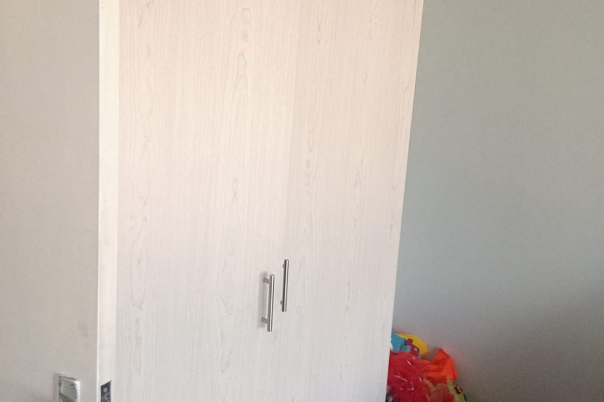 Spacious 3-Bedroom Home with Entertainment Area on Large Stand - Photo 5