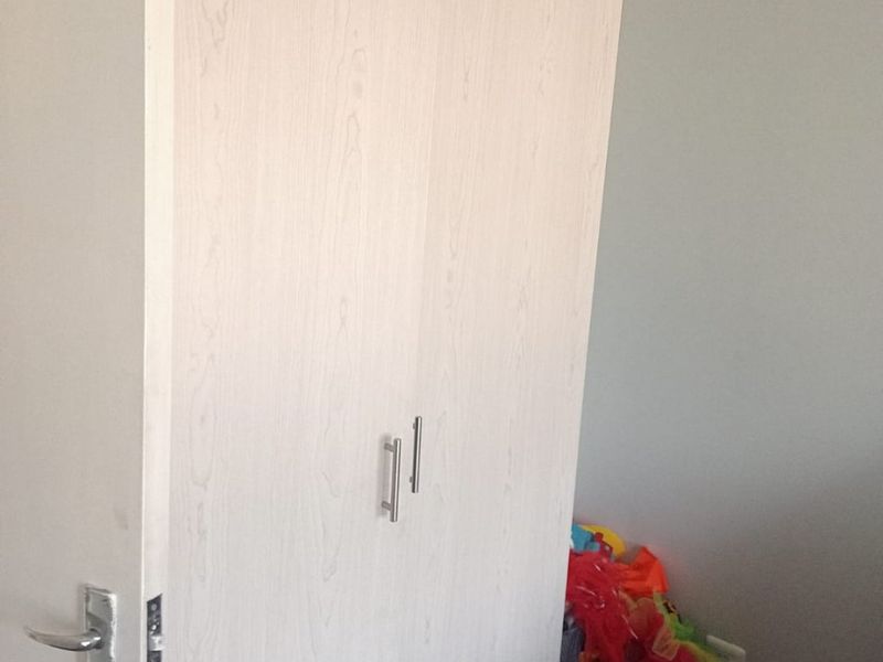 Spacious 3-Bedroom Home with Entertainment Area on Large Stand - Photo 5