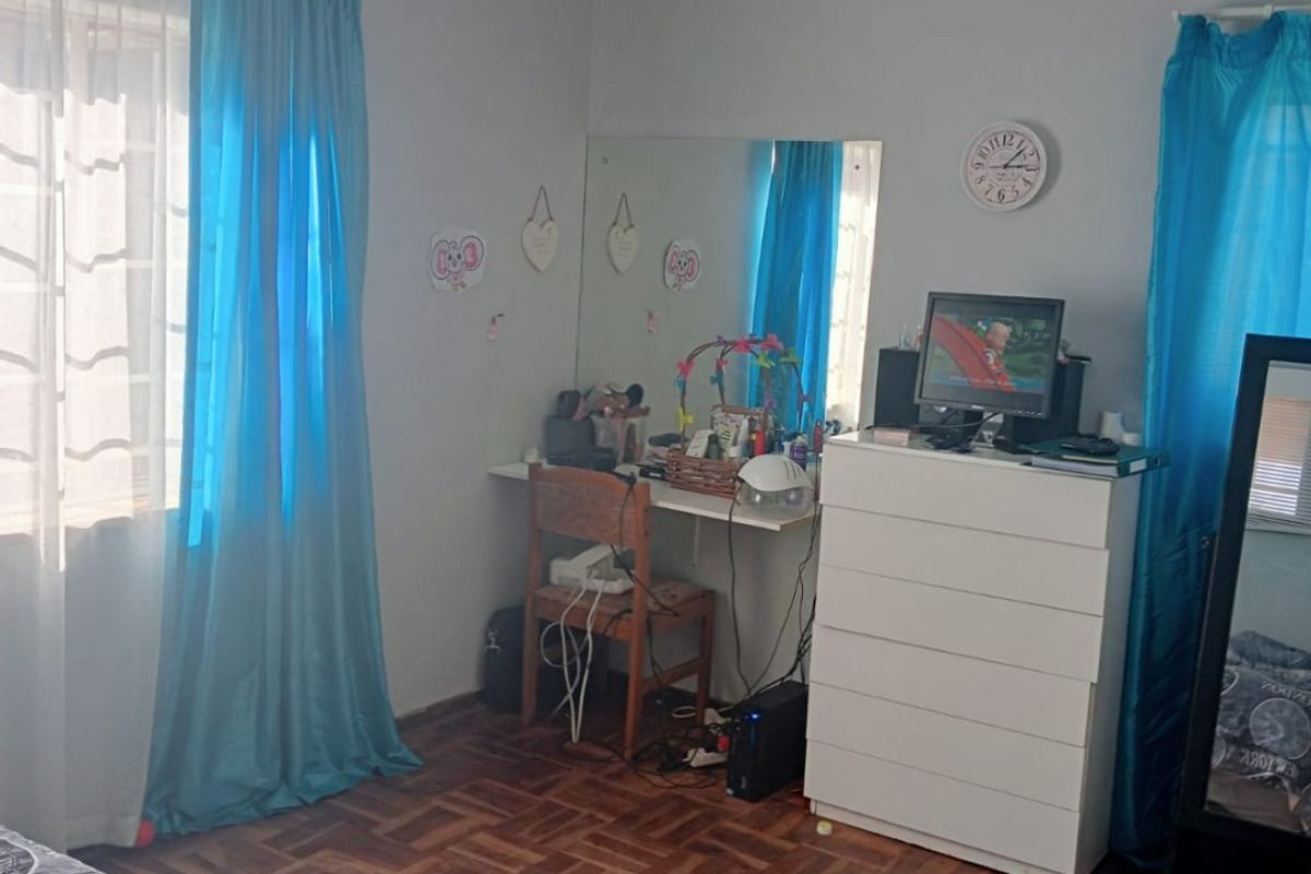 Spacious 3-Bedroom Home with Entertainment Area on Large Stand - Photo 2