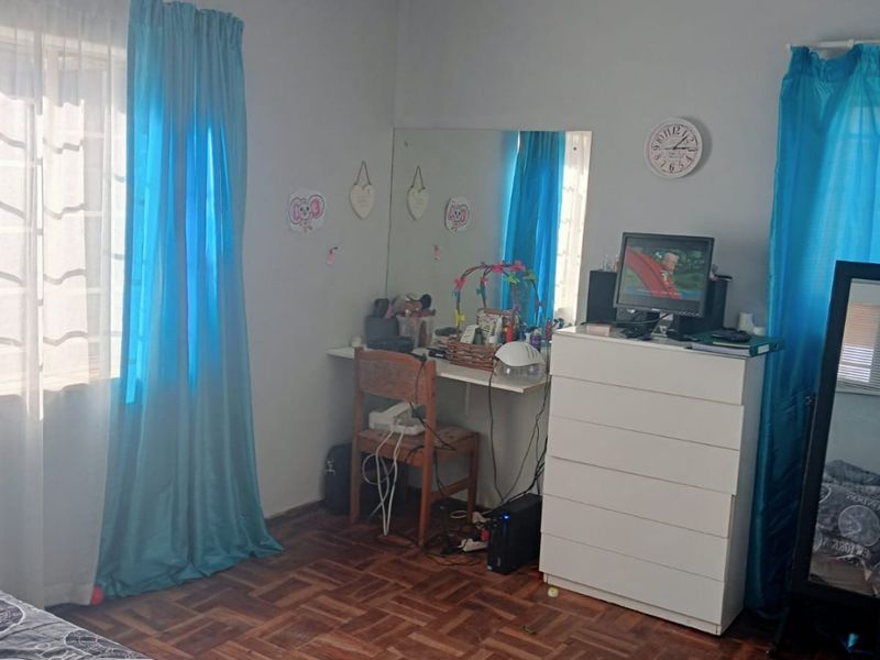 Spacious 3-Bedroom Home with Entertainment Area on Large Stand - Photo 2