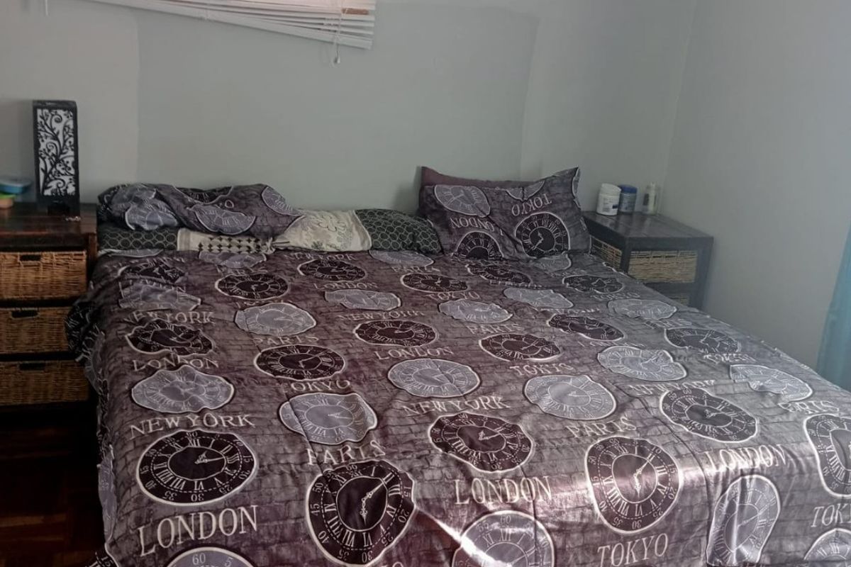 Spacious 3-Bedroom Home with Entertainment Area on Large Stand - Photo 4