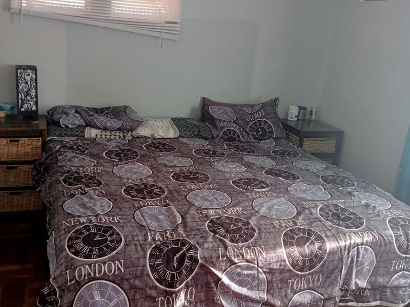 Spacious 3-Bedroom Home with Entertainment Area on Large Stand - Photo 4