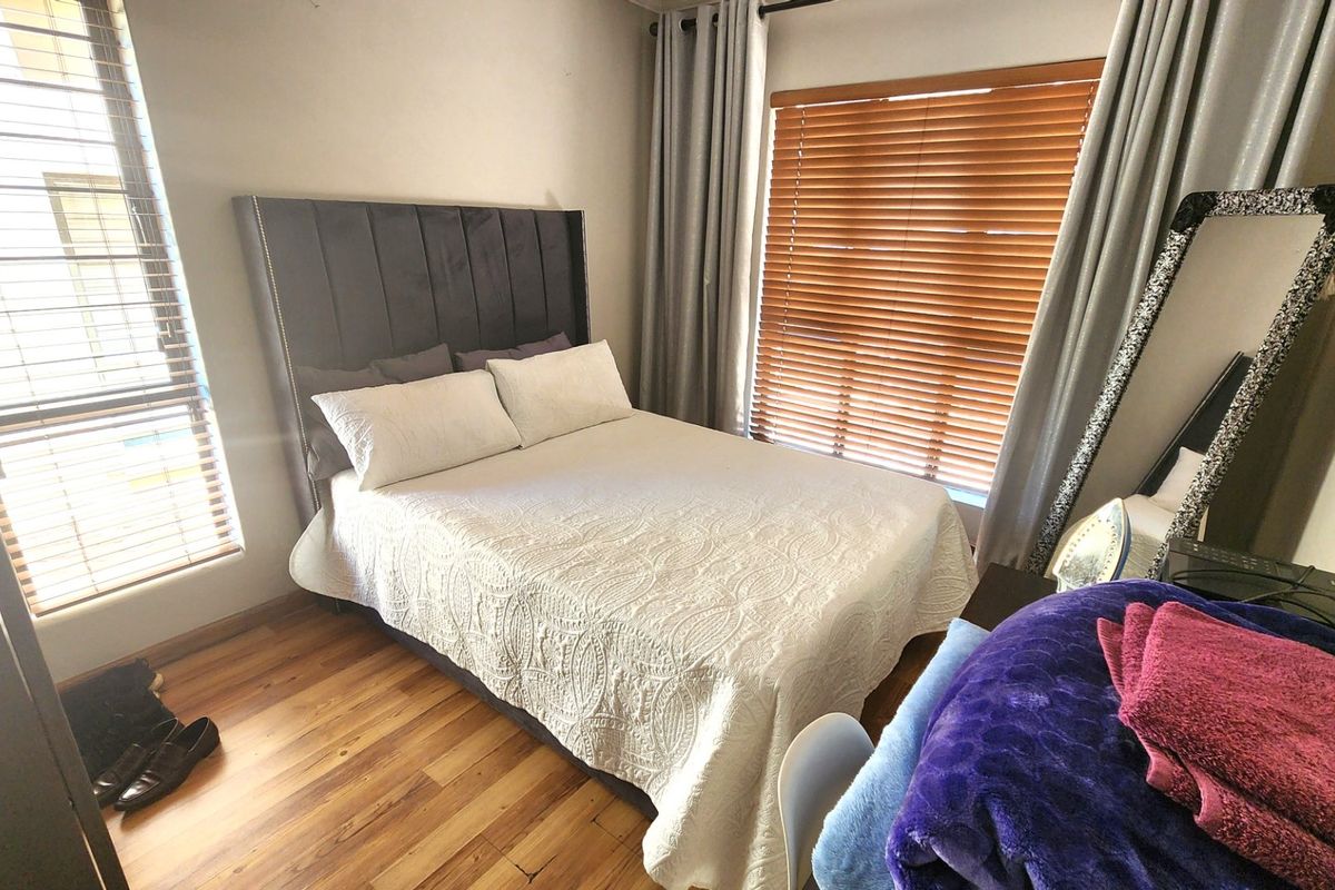 Modern 2-Bedroom Townhouse with Great Features - Photo 5