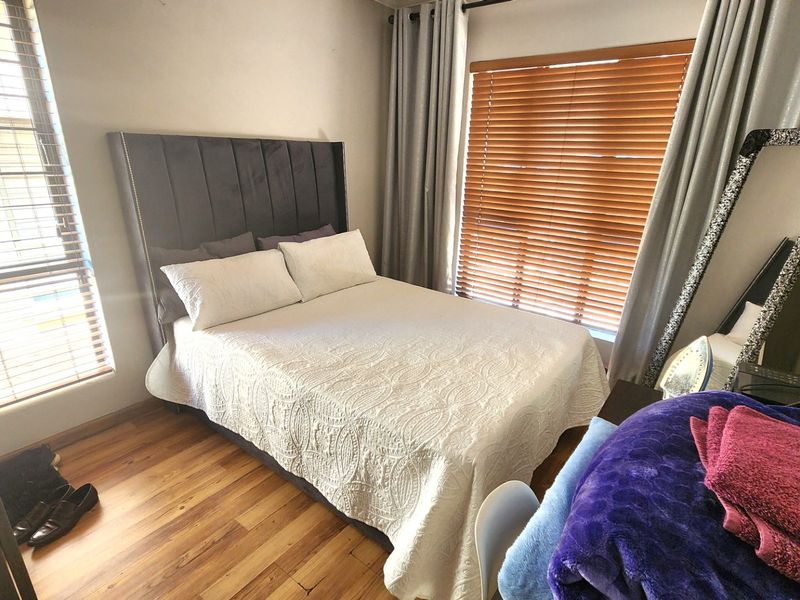 Modern 2-Bedroom Townhouse with Great Features - Photo 5