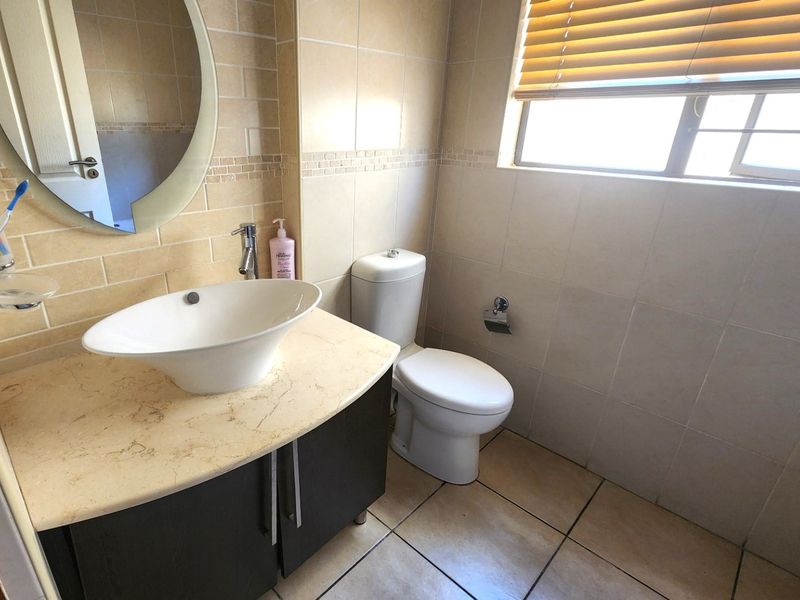 Modern 2-Bedroom Townhouse with Great Features - Photo 6